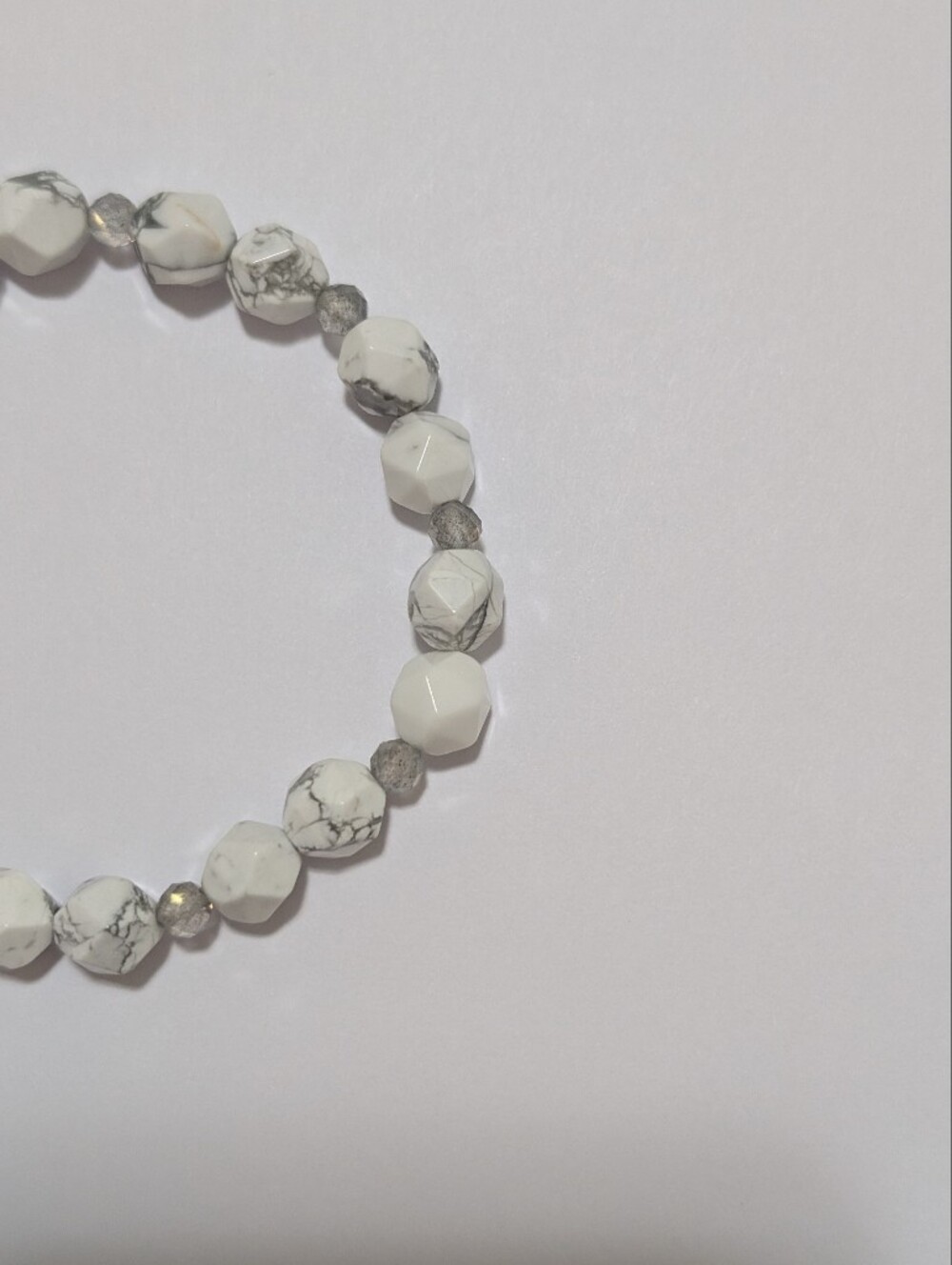 Howlite/Labradorite Bracelet - Picture 5 of 5